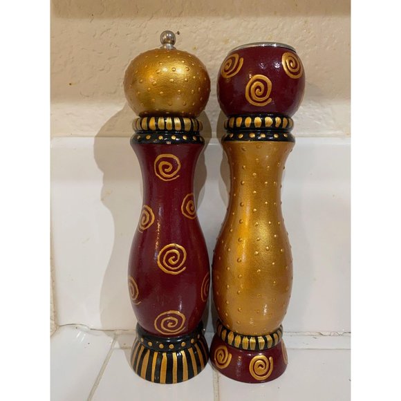 Wooden Salt and Pepper Shakers Hand painted - Picture 1 of 4